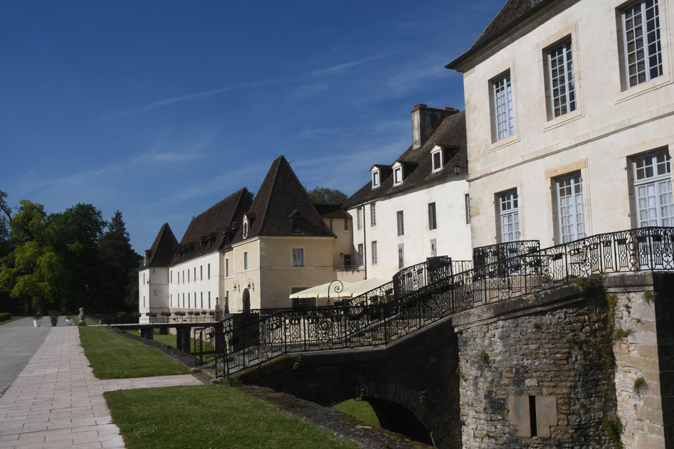 5-Star Chateau de Gilly: A Luxury Stop on the Burgundy Wine Road